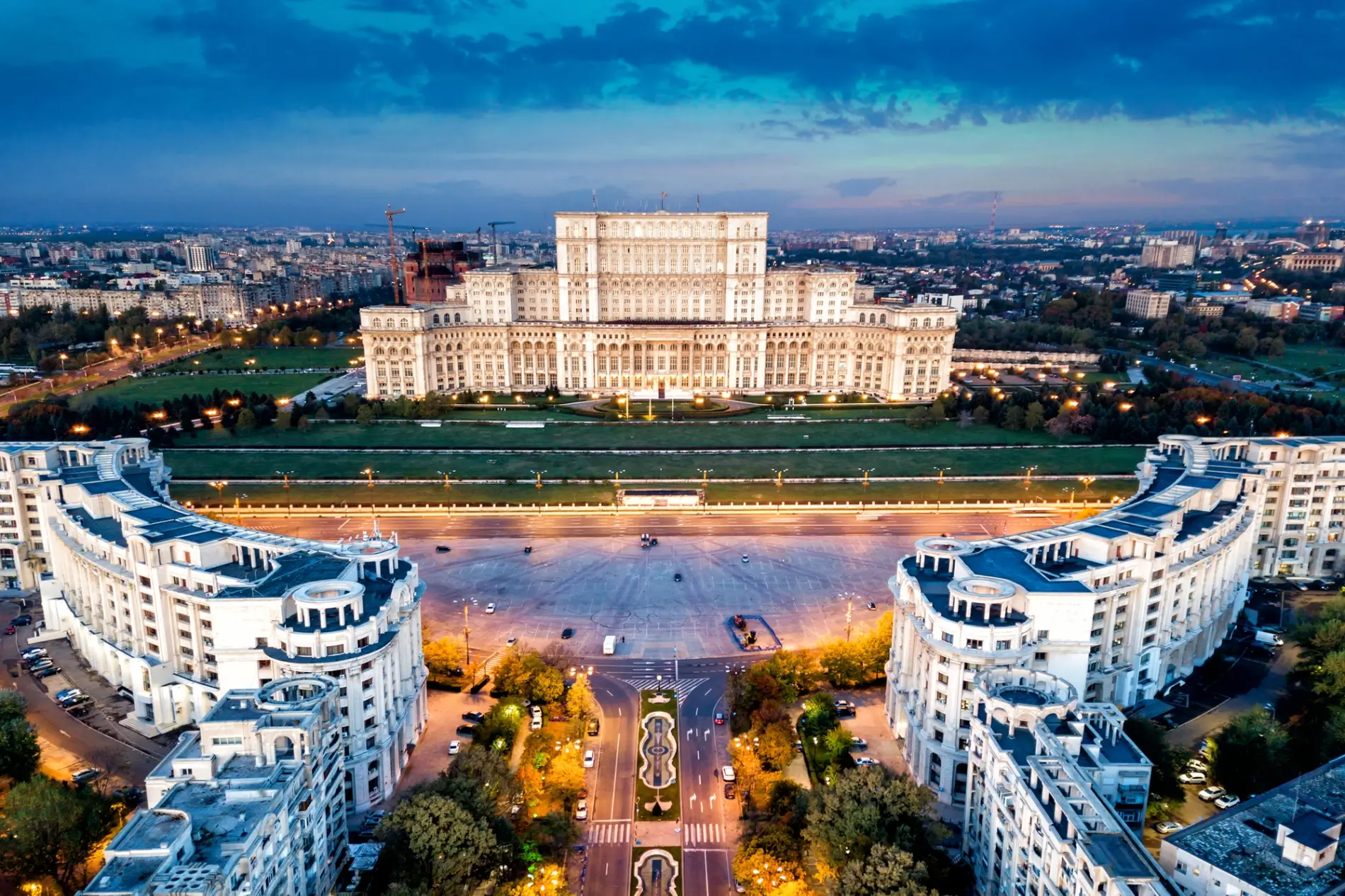 Discover Bucharest: Top Attractions, Nightlife & Hidden Gems for Students